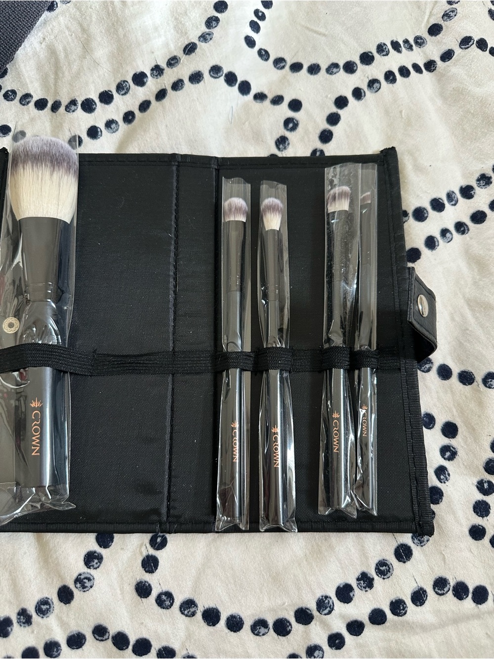 Brand New! Crown Pro Black Makeup Brush Set